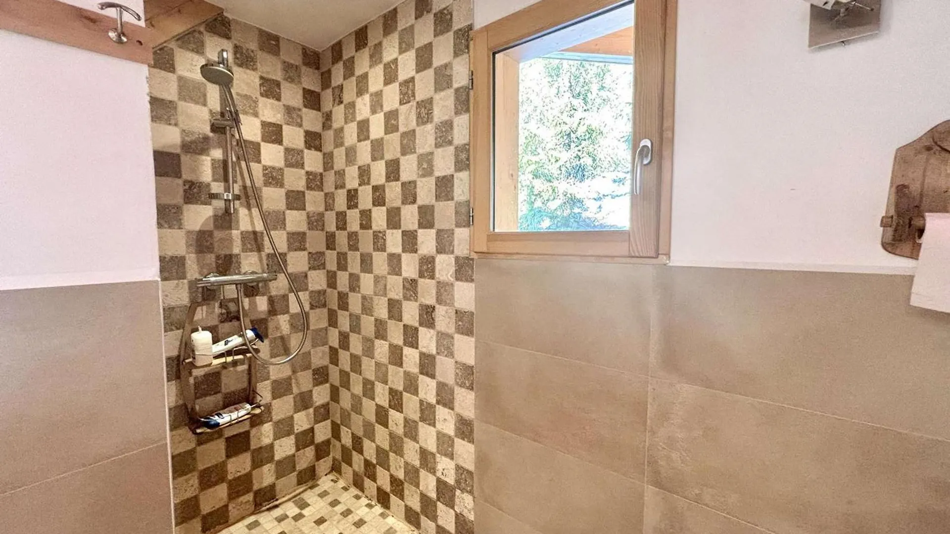 Chalet Cosy Avec Sauna Et Wifi A Notre-Dame-De-Bellecombe - Fr-1-595-36 0*,  France
