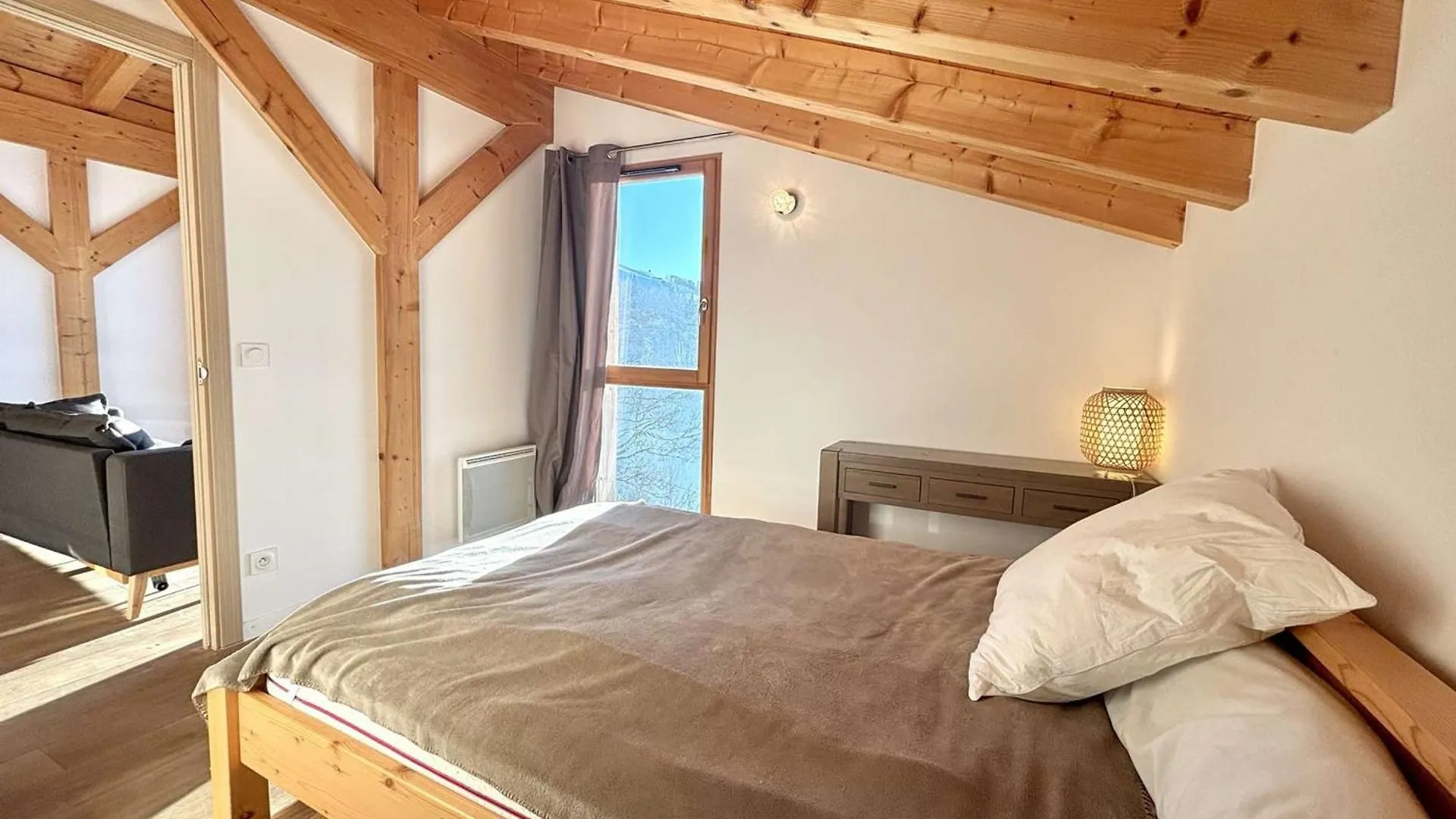 Chalet Cosy Avec Sauna Et Wifi A Notre-Dame-De-Bellecombe - Fr-1-595-36